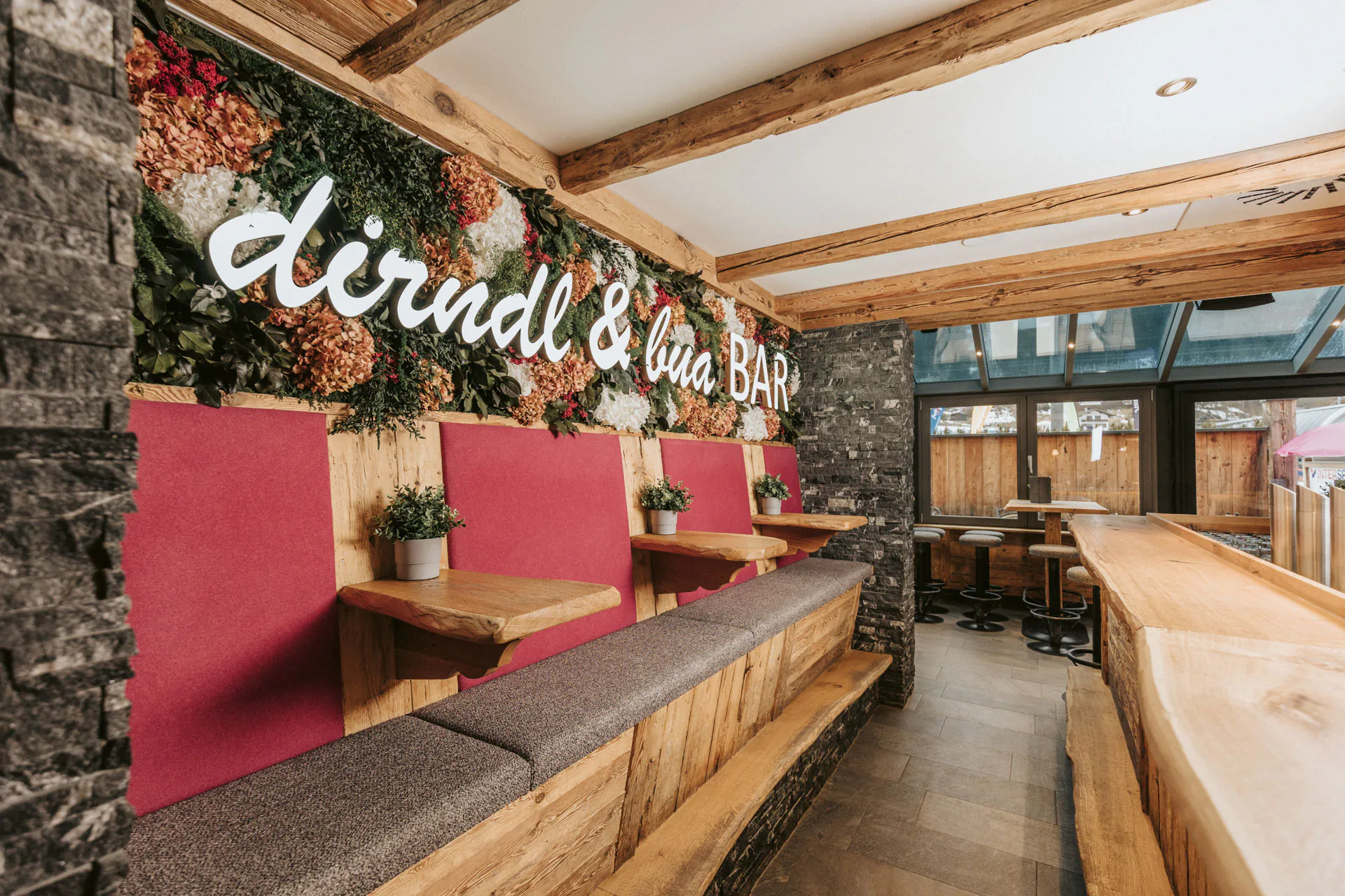 Mooswand an der Bar — Wandbegrünung · Gastronomie