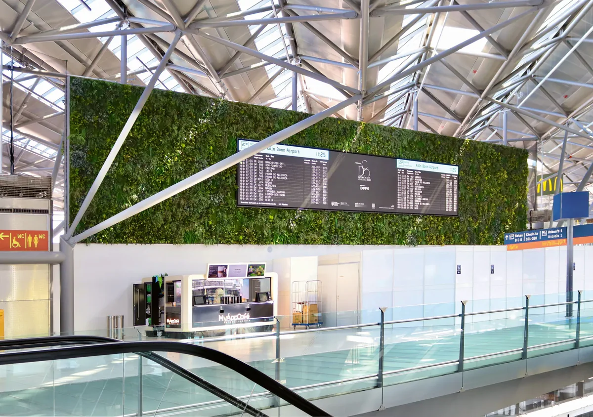 Mooswand · Flughafen-Empfang