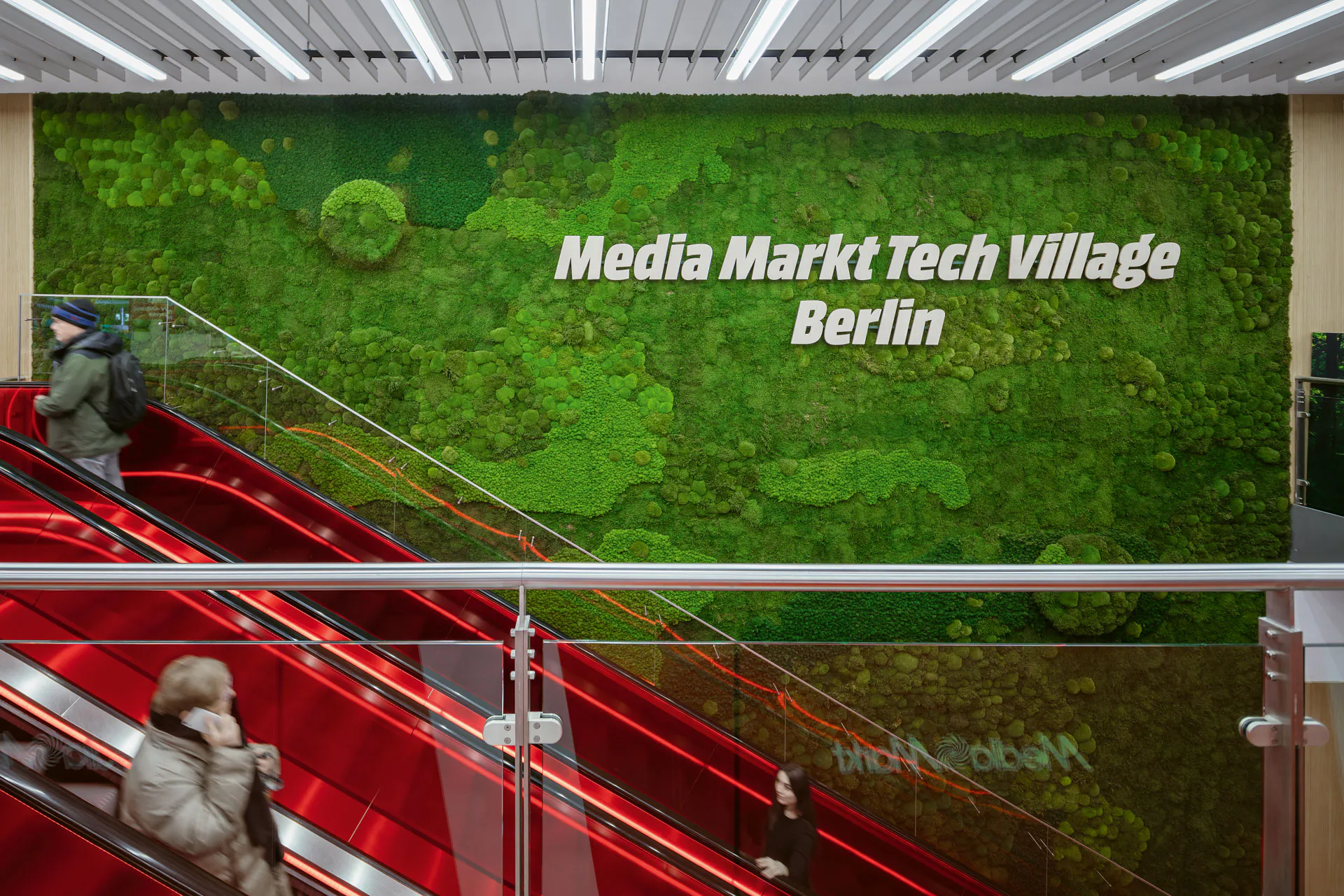 Media Markt Berlin — Logo-Intarsie · Tech Village